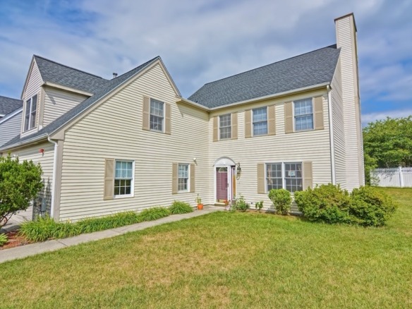 004 80 Pelican Dr Walpole